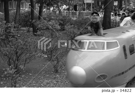 上野動物園 おサルの電車 昭和４５年５月の写真素材 342