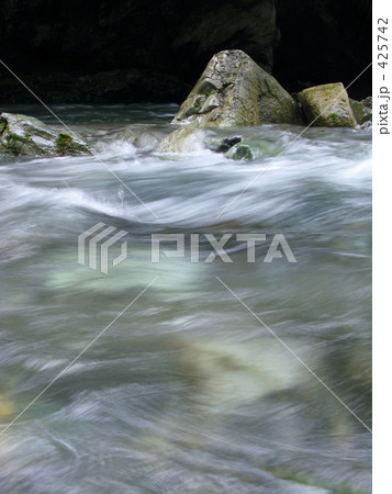 はちす川 急流の写真素材