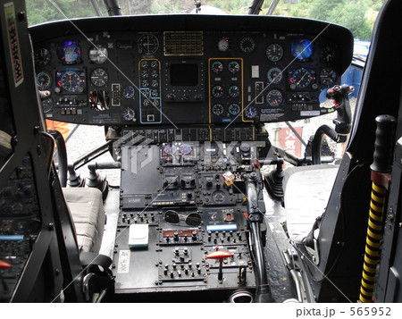 ヘリコプター コックピット 操縦席 計器の写真素材 - PIXTA