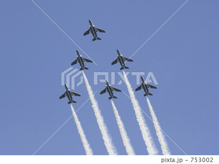 自衛隊機 ブルーインパルスの写真素材