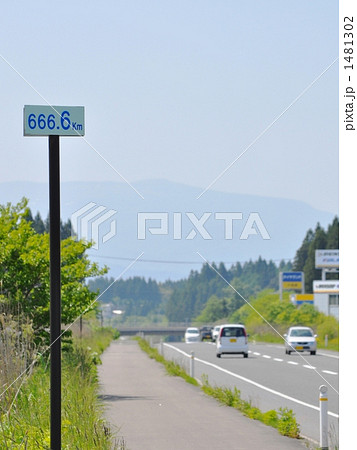 距離標 国道 キロポストの写真素材 距離標 国道 キロポストの写真素材