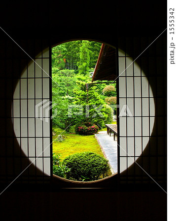 丸窓 和室 茶室 東福寺の写真素材