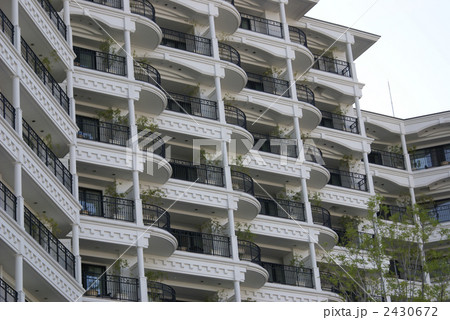 億ション マンション ベランダ 豪華マンションの写真素材