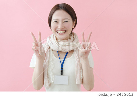 ポラロイド写真 ピースサイン 女性 s-20121130004757208864.jpg