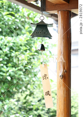 灯篭風鈴 軒下 吊るすの写真素材