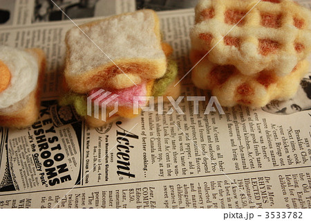 パン 羊毛フェルト サンドイッチ 手芸 目玉焼き 雑貨 手作りの写真素材