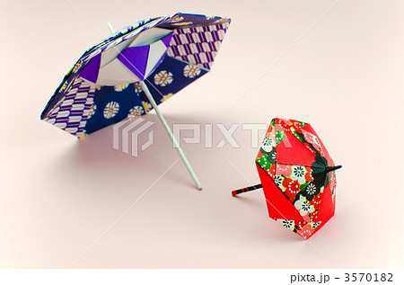 千代紙 折り紙 和柄 番傘の写真素材