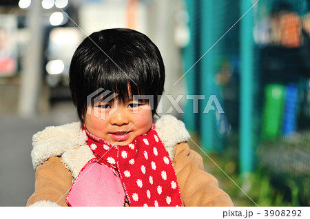 幼児 ショートヘアー 子供 女の子の写真素材