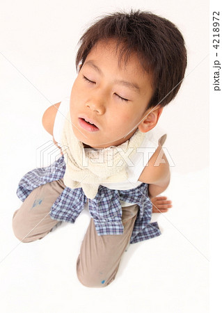 色黒 いたずら坊主 タンクトップ 子供の写真素材 色黒 いたずら坊主 タンクトップ 子供の写真素材