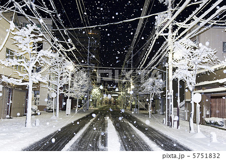 刹那 切ない 冬の写真素材