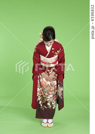 挨拶 女性 正月 着物のブランド素材