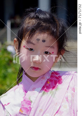 女の子 稚児 お稚児さん 化粧の写真素材