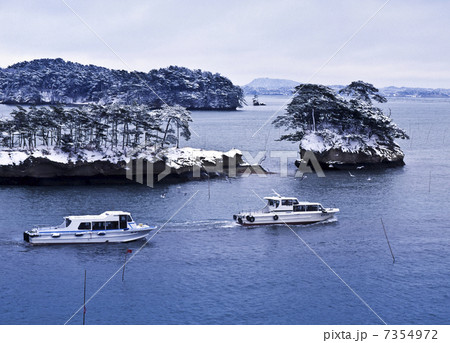 雪 松島 冬 観光船の写真素材