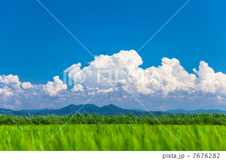 田舎 入道雲 島根の写真素材