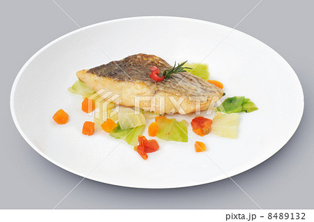 魚料理 フレンチ ポワレ 白身魚の写真素材