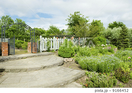 庭 庭園 玄関 イングリッシュガーデンの写真素材 - PIXTA