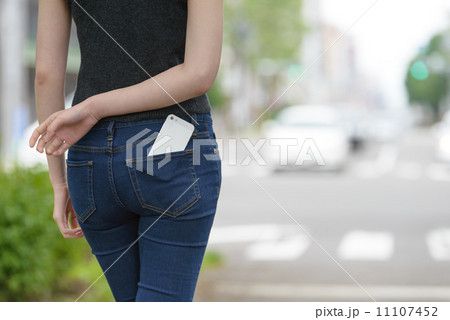 街　尻 女性 街 お尻 ジーパンの写真素材 - PIXTA