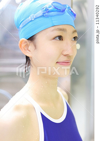 高校生 中学生 女子高生 スクール水着の写真素材