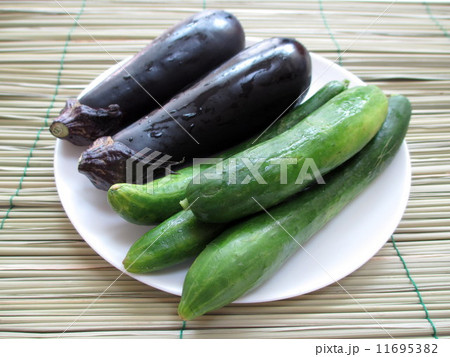 お供え物 真菰 お盆 夏野菜の写真素材