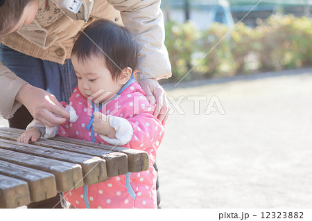 汚す 泥 遊びの写真素材