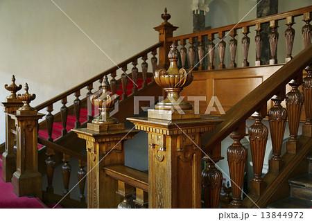 手すり 階段ホール 洋館 階段の写真素材