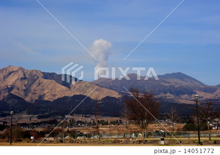 阿蘇山噴火の写真素材