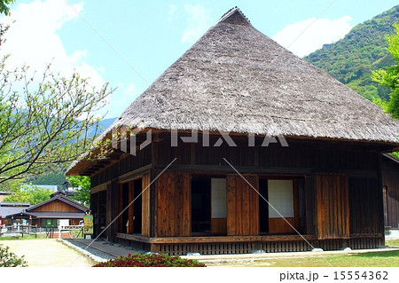 古民家　模型　木製　日本の家屋　三重塔　藁葺き　藁葺き屋根　茅葺家屋　ミニチュア 古民家 模型 木製 日本の家屋 三重塔 藁葺き 藁葺き屋根 茅葺