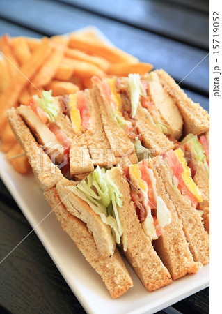 フライドポテト アメリカ料理 クラブハウスサンド クラブハウスサンドイッチの写真素材