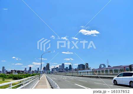 新淀川大橋の写真素材