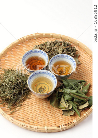 健康薬草茶三種の写真素材