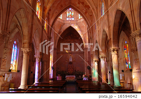 教会 幻想的 ステンドグラス カラフル キリスト教の写真素材 Pixta