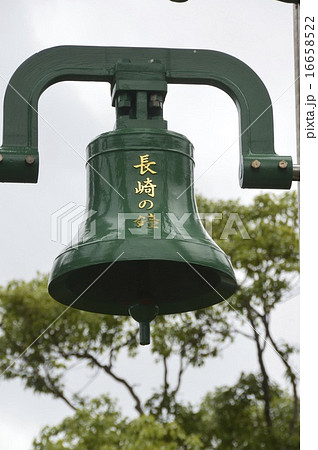 原爆の日 戦争 平和の鐘の写真素材