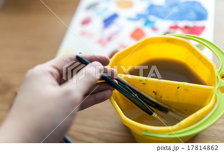 筆洗いバケツの写真素材