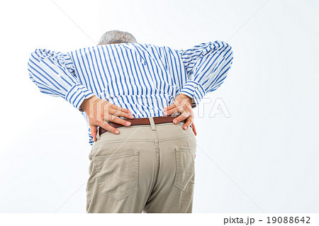男性 おじいちゃん 高齢者 腰痛の写真素材