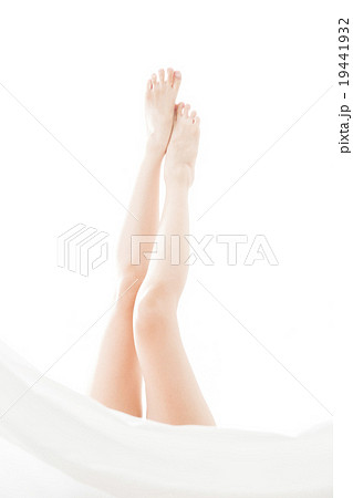 足 ボディパーツ 正面 裸足の写真素材