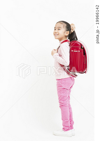 小学生 女の子 ランドセル パンツの写真素材