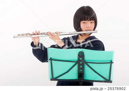 フルート 吹奏楽部 演奏 女の子の写真素材