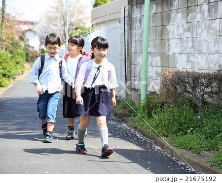 小3女子の写真素材