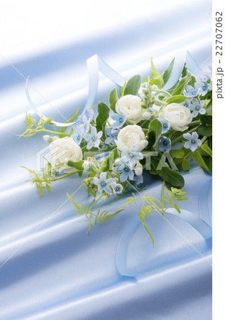 ブルースター 花 花束 フラワーアレンジメントの写真素材