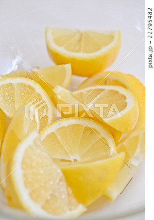 カンキツ類 黄色 酸っぱい 食べ物の写真素材