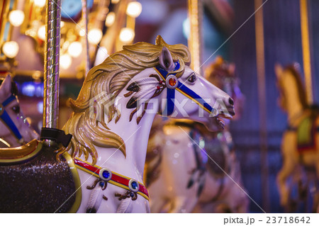 目の回るメリーゴーランドの写真素材