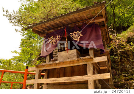 祠 神様 奉る 信仰の写真素材