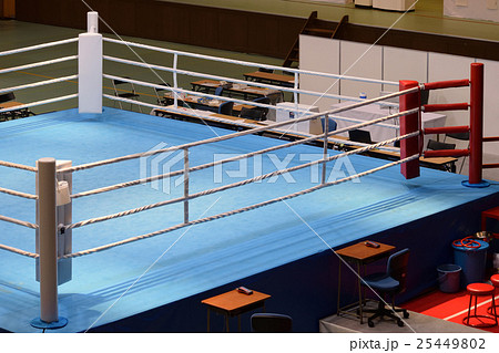 ボクシングリング マット コーナー ボクシングの写真素材