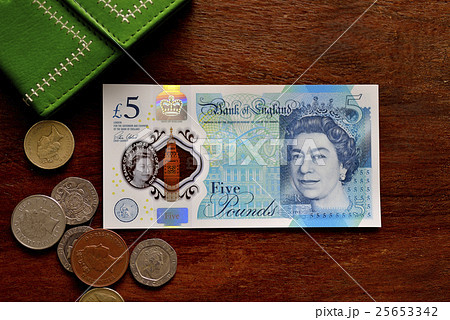 英国新5ポンド札の写真素材 - PIXTA