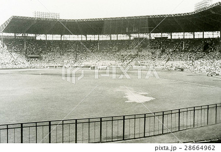 スコアボード 野球場 甲子園 阪神甲子園球場の写真素材