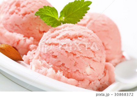 ストロベリーアイスクリームの写真素材