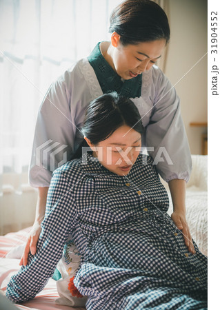 産婆さんの写真素材