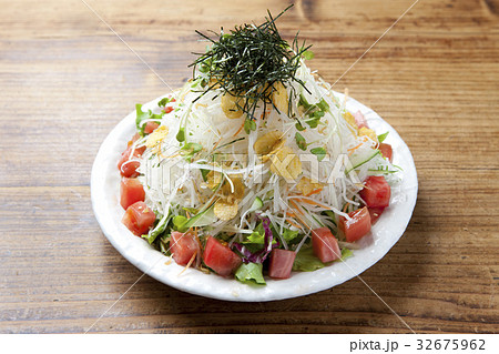 生野菜 盛り付け 大根サラダ クッキングの写真素材
