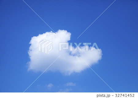 ハートの雲の写真素材