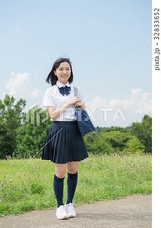 夏服 女子高生の写真素材